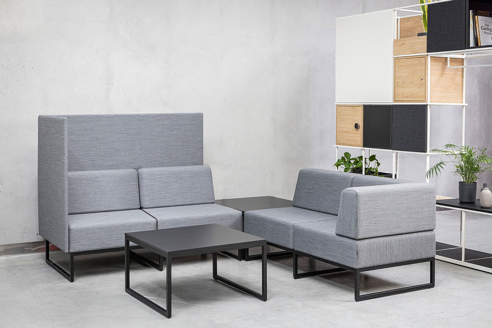 Lounge inspirációs kép szürke sarok ülő